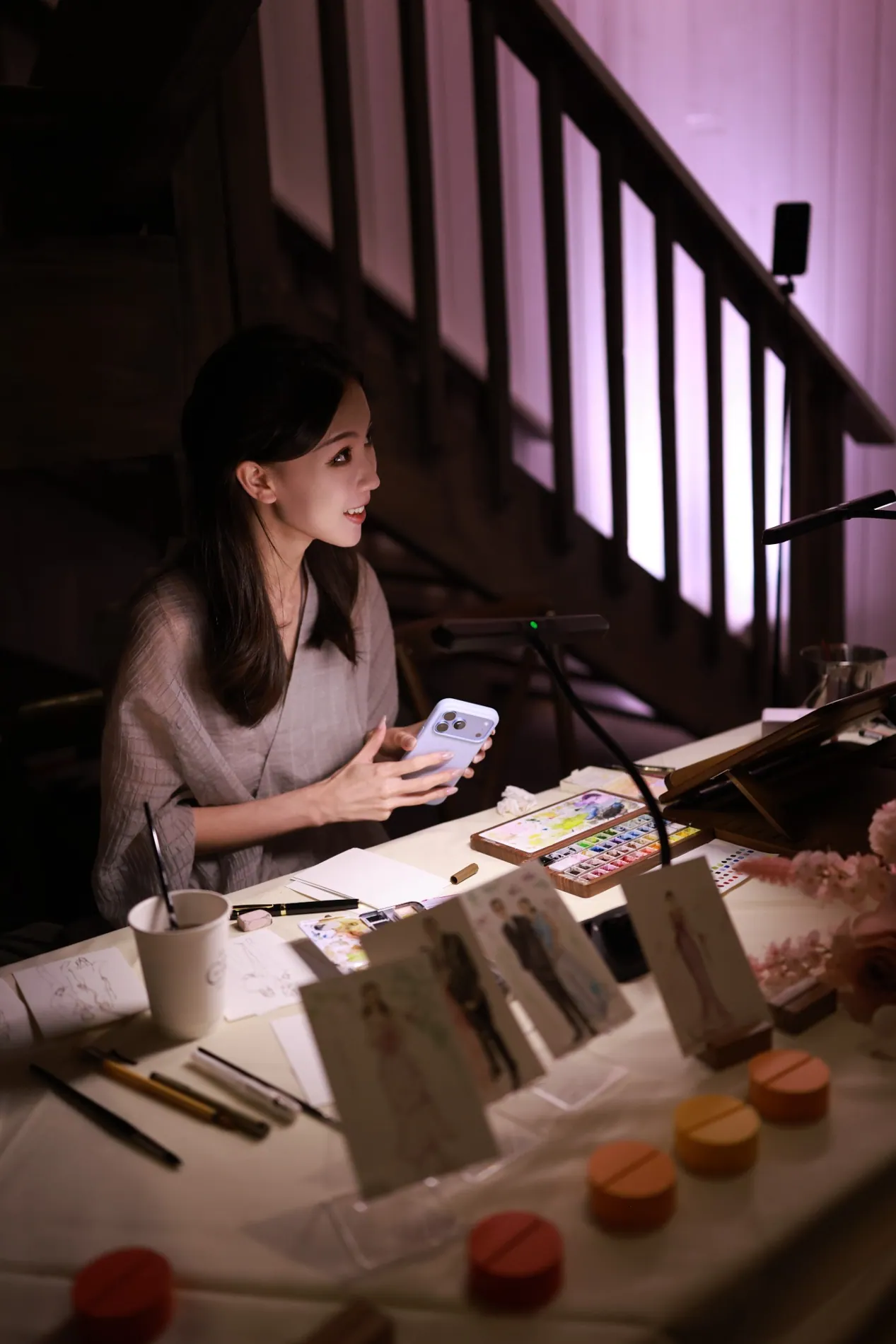 Hannah at her live wedding illustration table